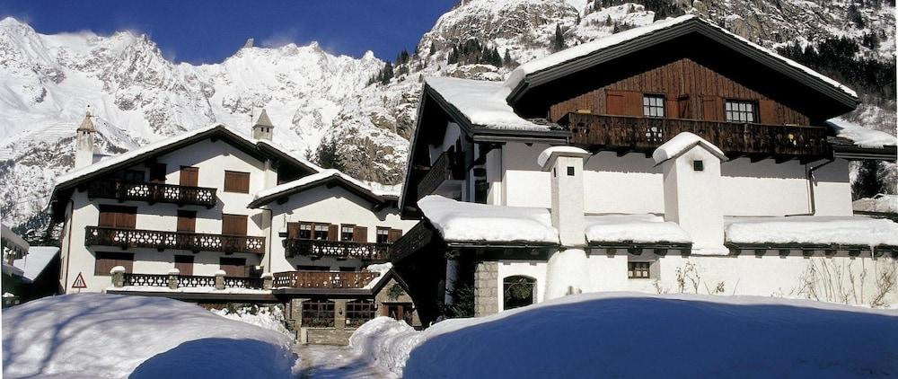 Hotel Del Viale Courmayeur Exterior photo