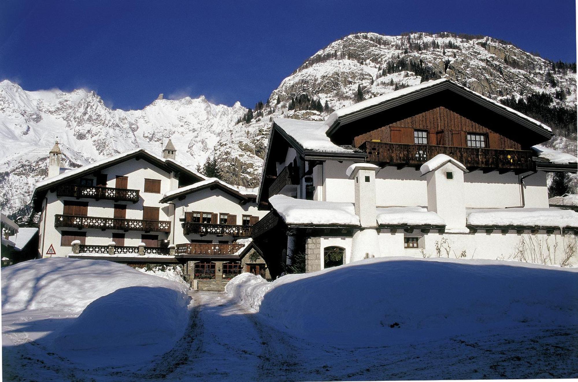 Hotel Del Viale Courmayeur Exterior photo